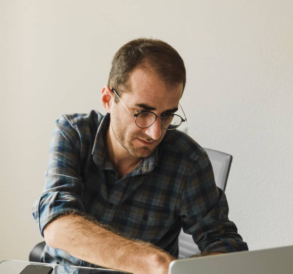 What causes male pattern baldness and how to stop it